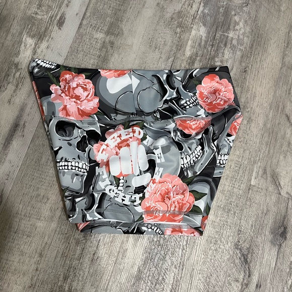 Feed Me Fight Me “rose skull” limited edition short ❤️😊❤️😊 - Picture 3 of 5